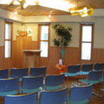 語らいの場(中庭チャペル)中庭に別棟で設けてあります。静かな空間であり、語らいの場、会議そしてチャペルとしても用いられるスペースです。