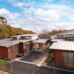 中央が玄関で左右に各お部屋が見えています。