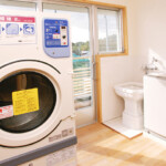 ショートステイ洗濯室です。手前はガス乾燥機です。