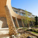 スペインバルセロナにあるガウディがデザインしたグエル公園を思わせる回廊です。