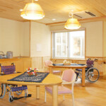 2階ユニットにあるキッチン前のホールとデッキです。