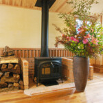 冬には時折暖炉に火が入り、焼き芋を焼いたりします。